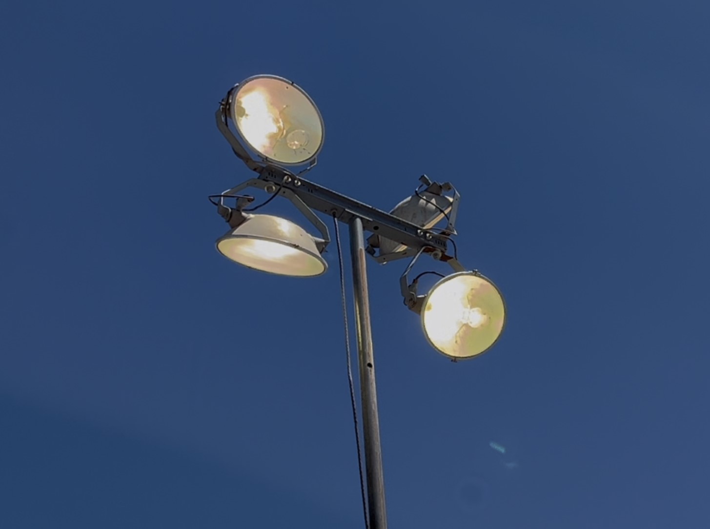 ./imagenes/INVOICE/2019/18099/ALLMAND NIGHT-LITE PRO II (4).jpg